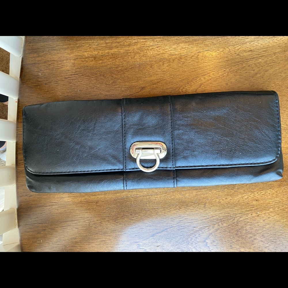 Black clutch